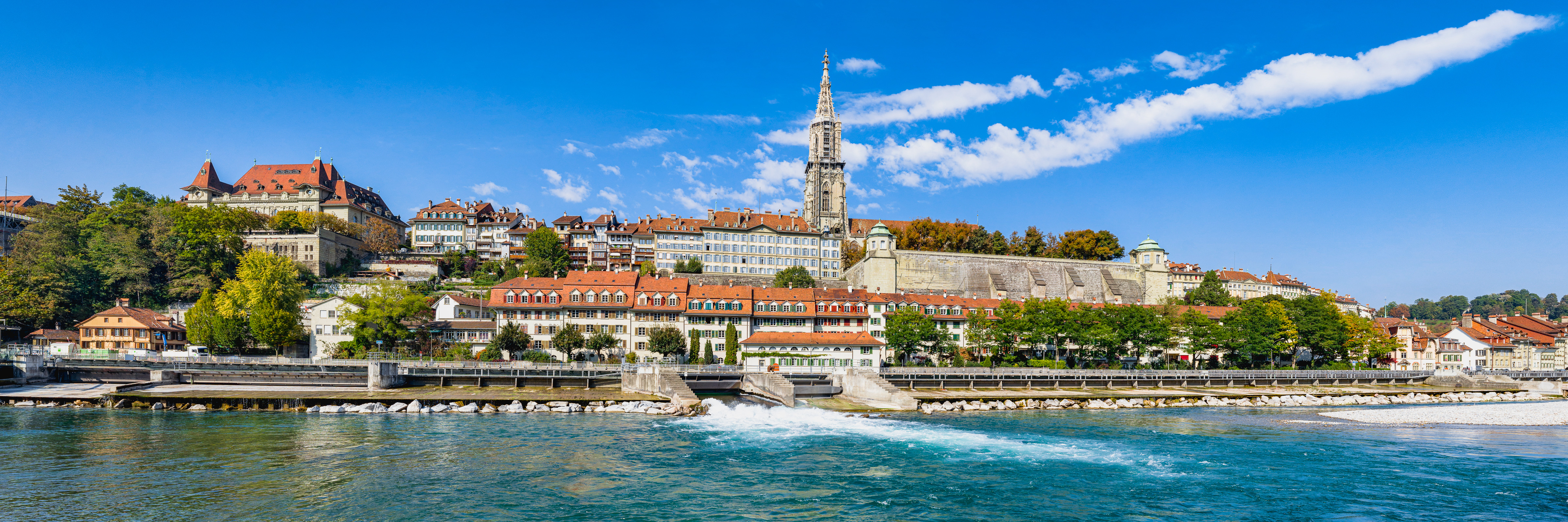 Active bike tour along the Aare