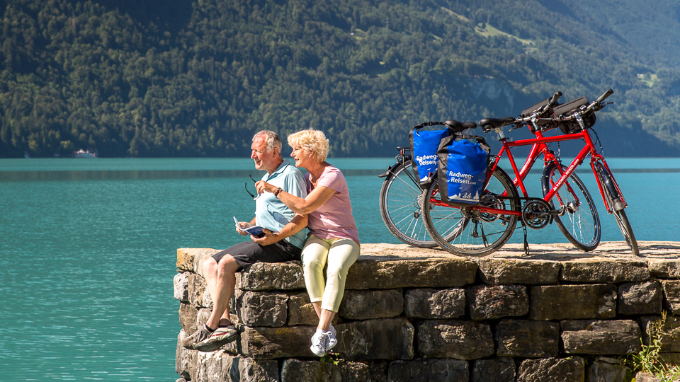 Cycling along the Swiss Lakes
