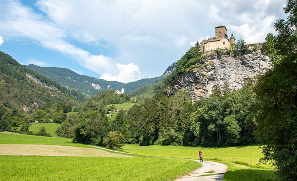 Ortenstein Castle near Rothenbrunnen