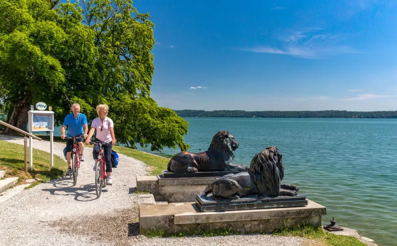 Cyclists at Lake Starnberg