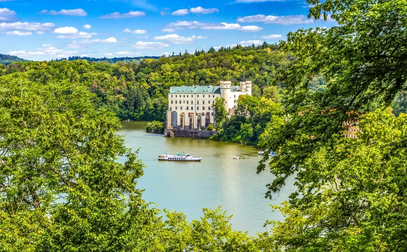 Burg Orlík, Moldau-Radweg