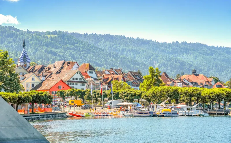 The riverside promenade in Zug