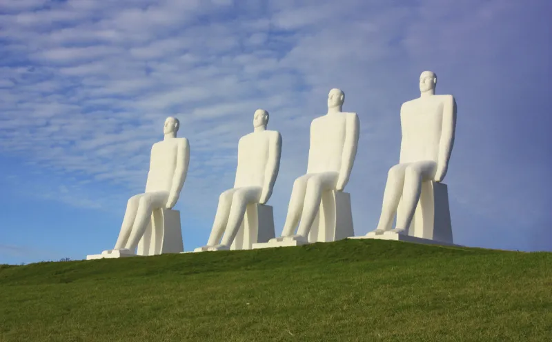 Sculpture group "Man by the sea"