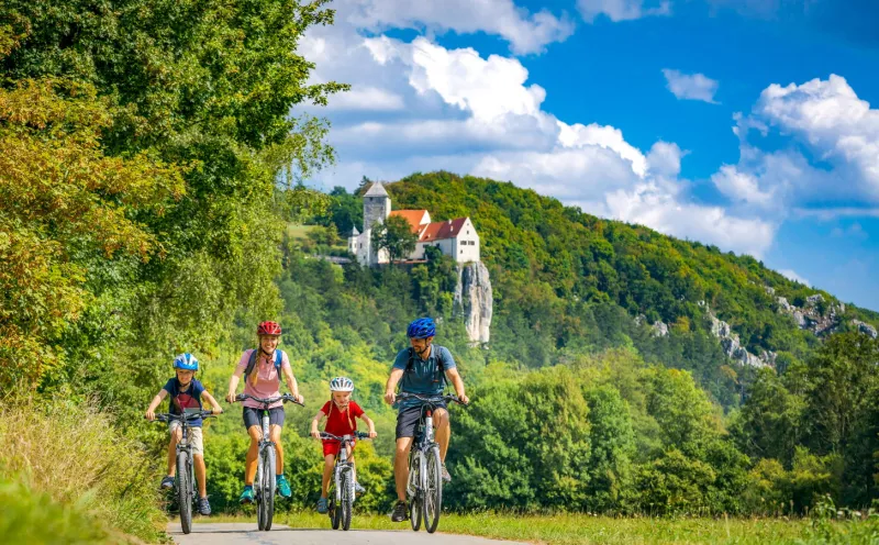 Prunn Castle, family, bike tour