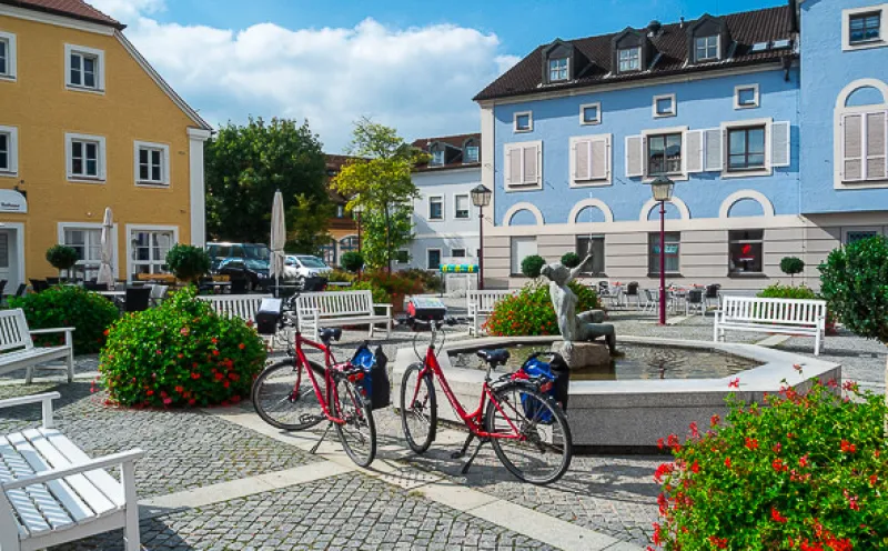 Treuchtlingen, ferry bikes, market square, fountain