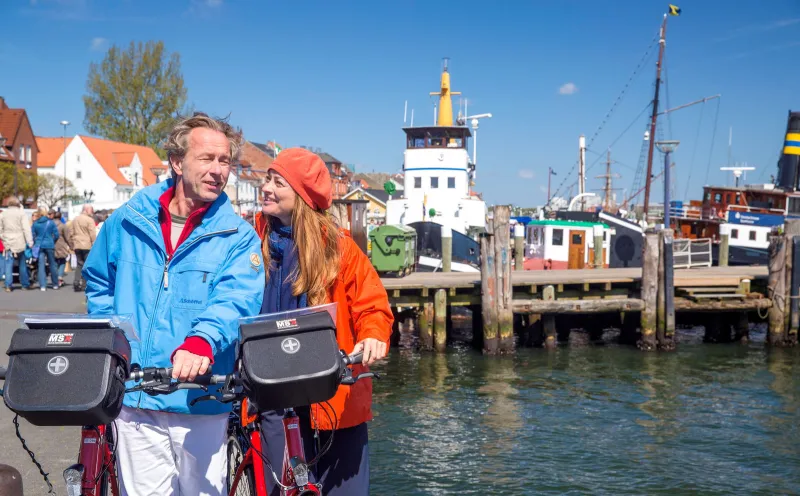 Flensburg harbor, cyclists