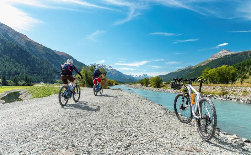 Inn, cyclists, mountains