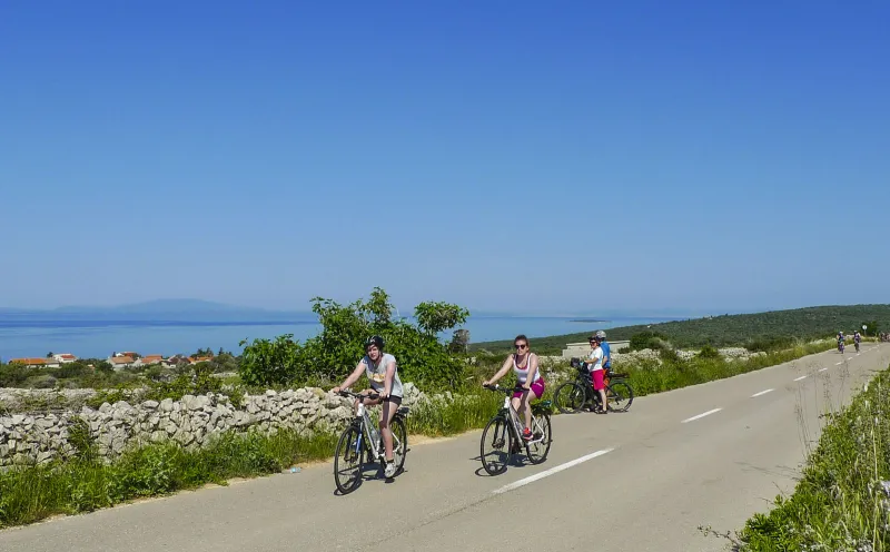 Cycling tour on the island of Pag