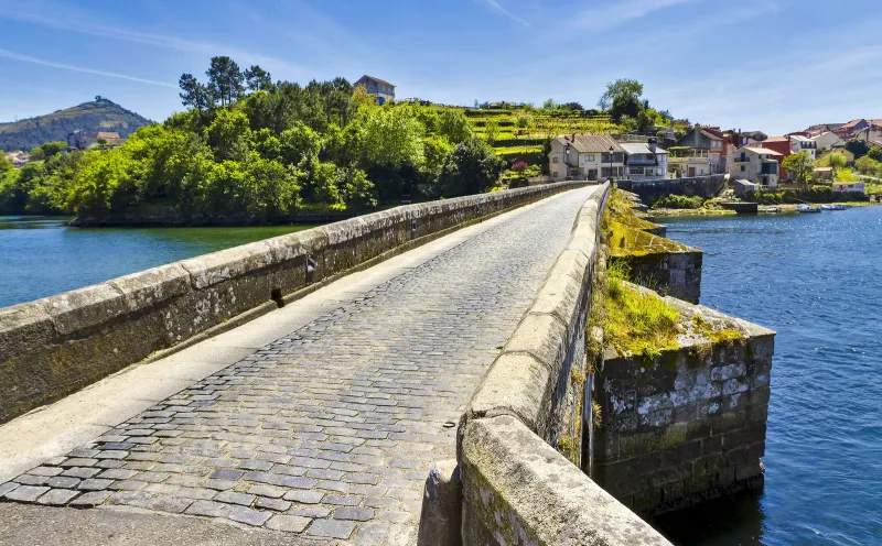 Medieval bridge over the Verdugo between Arcade and Pontesampaio