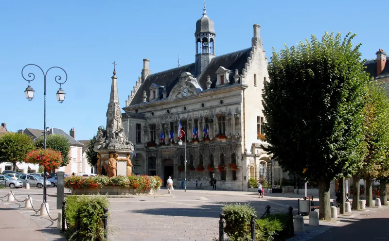 Noyon, Fontaine du Dauphin