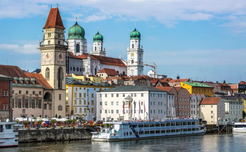 Passau_St. Stephen's Cathedral and Town Hall