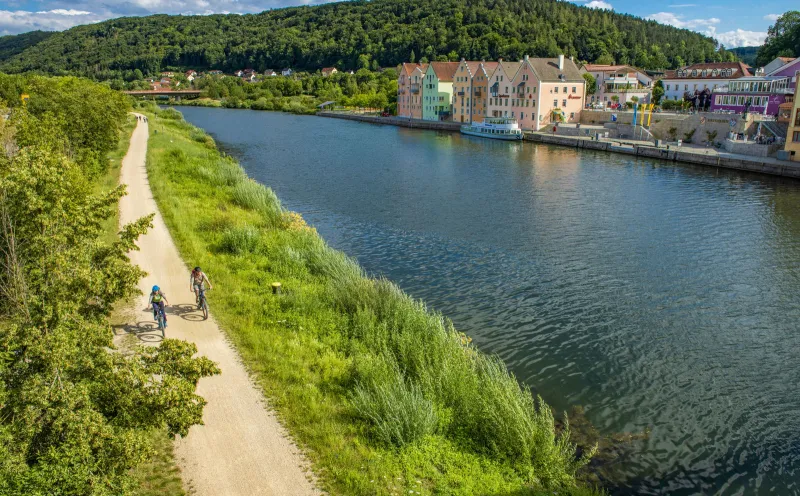 Riedenburg - Cyclists on the Main-Danube Canal