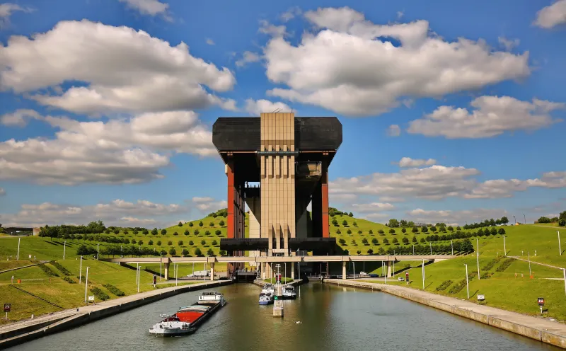 Strépy-Thieu boat lift