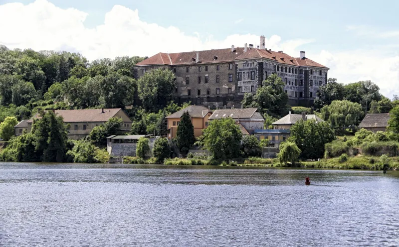 Nelahozeves Castle