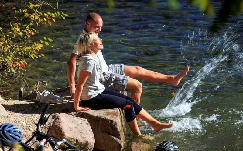 Radfahren und Baden