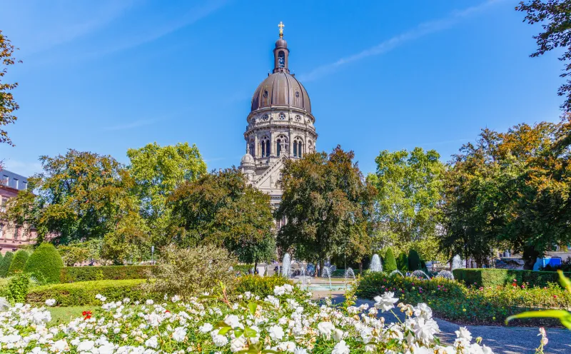 Christuskirche, Mainz, Flowers