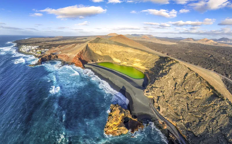 Excursion to El Golfo to the green lake