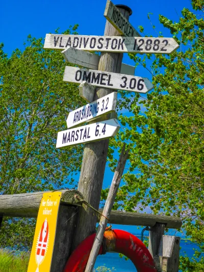Aero, signpost