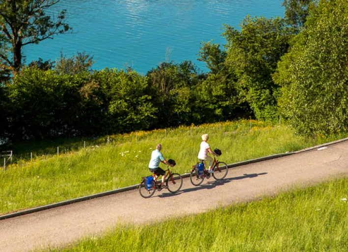 Aare Cycle Route, cycle path near Brienz