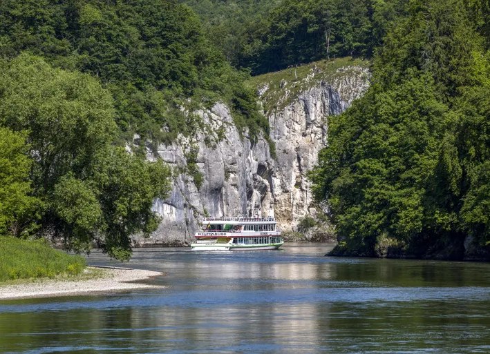 Boat trip through the Danube gorge