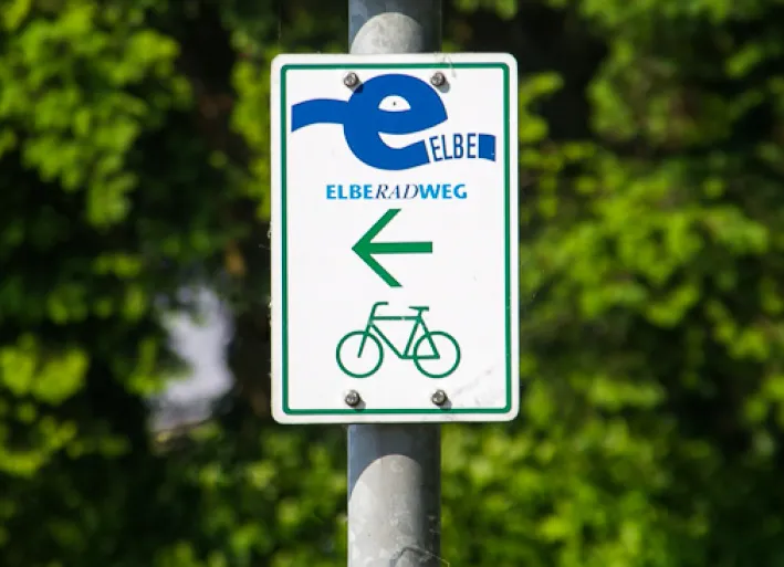 Elbe cycle path signposts