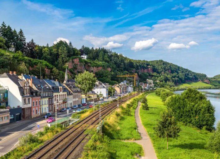 Saar cycle route, railroad line in Trier