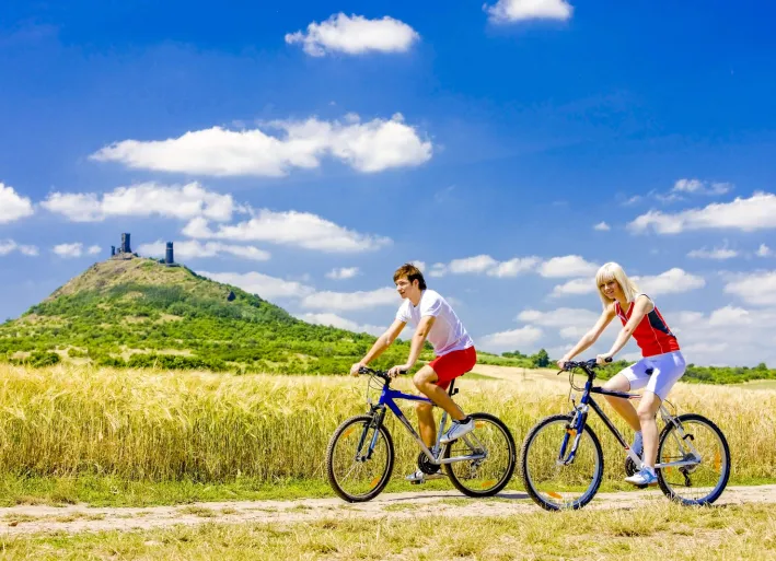 Cyclist in front of Hazumburk Castle