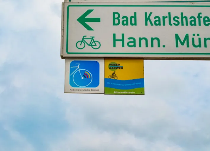 Signpost Weser cycle path