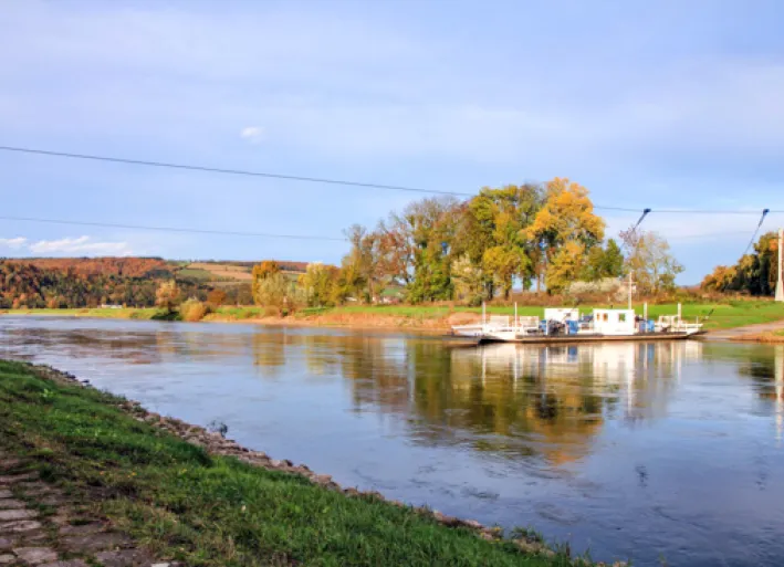 Weser ferry Polle, Weser cycle path