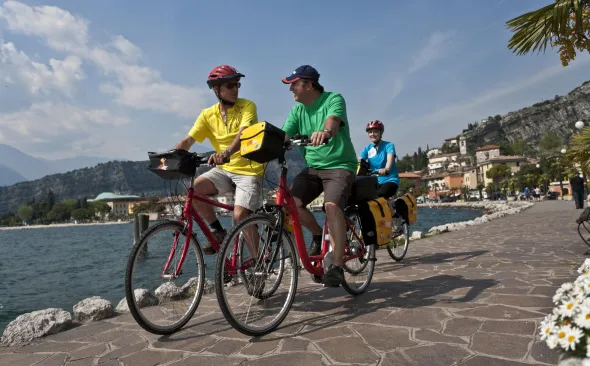 Cyclists Lago di Garda