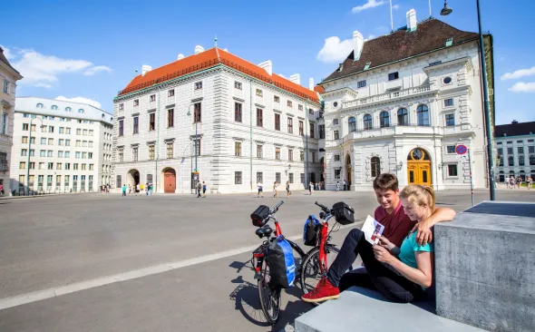 Vienna, cyclists, Hofburg