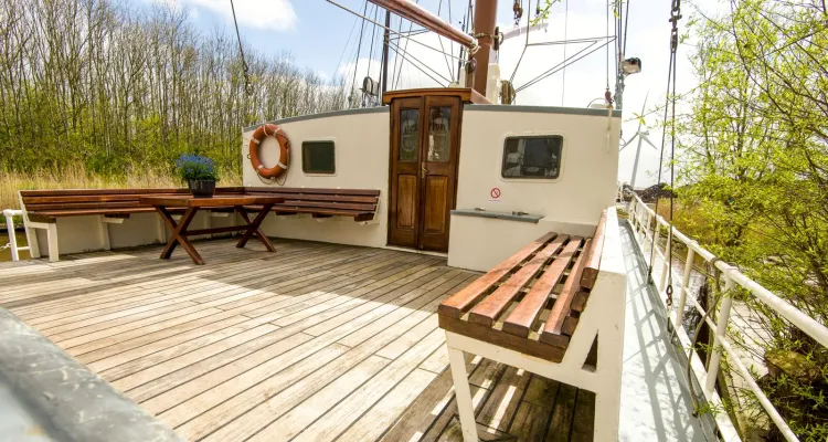 Sailing ship Elizabeth