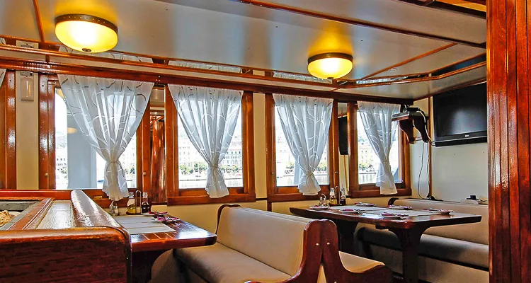 MS Kapetan Kuka, salon