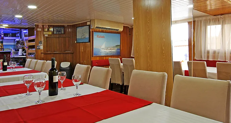 MS Kažimir, salon