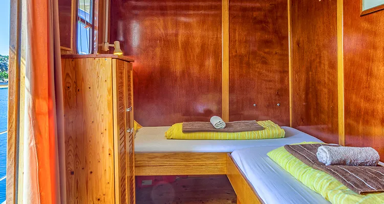 MS Linda, upper deck twin cabin
