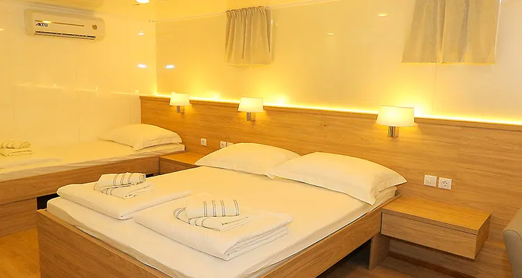 MY Relax, triple cabin on the lower deck