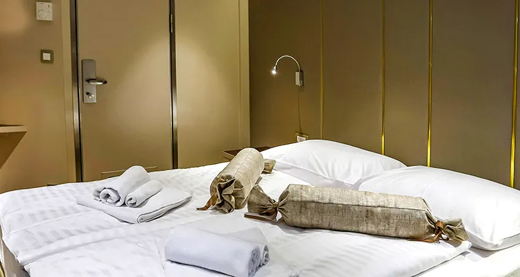 MY Voyage, main deck cabin with french bed