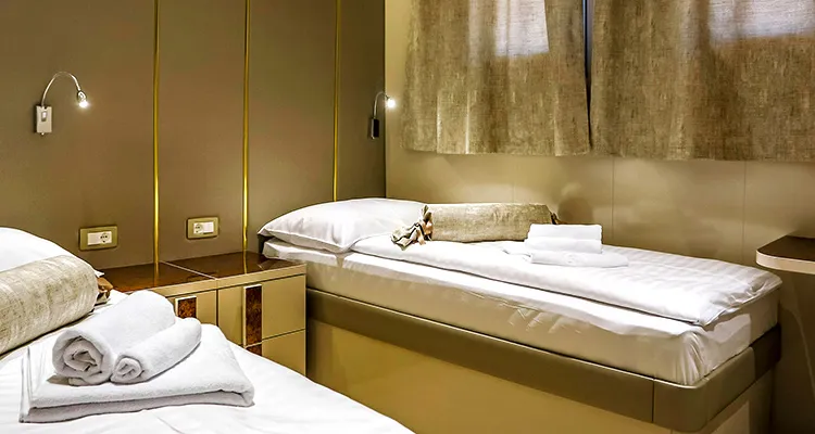 MY Voyage, main deck cabin with single beds