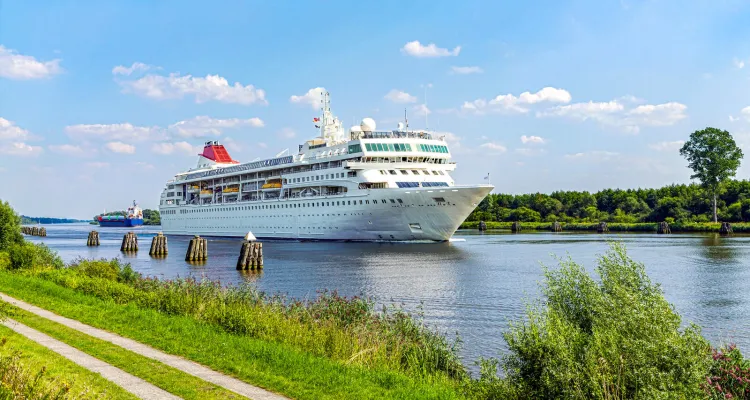Bike tour along the Kiel Canal