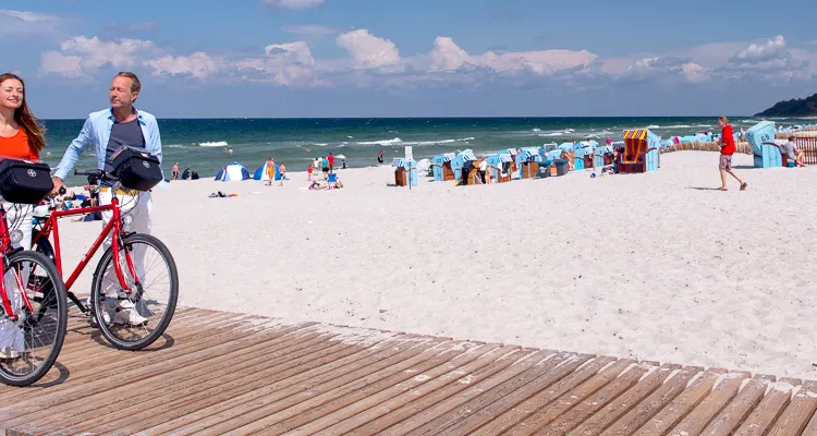 Radreisen zwischen Lübeck und Stralsund: Sandstrand bei Rerik