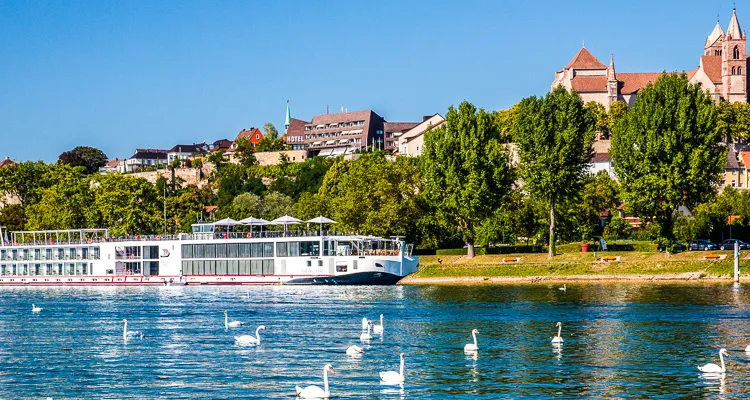 Traveling by boat and bike in France