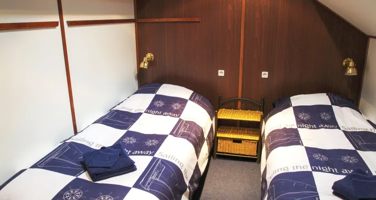 Double cabin