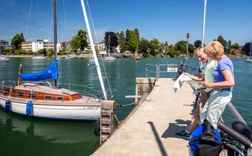 Radfahren und Segeln am Bodensee