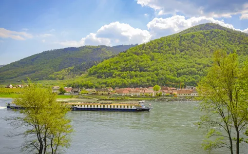 Mit Rad und Schiff auf der Donau