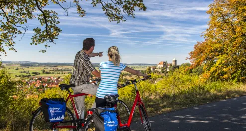 Cycle tour along the Castle road